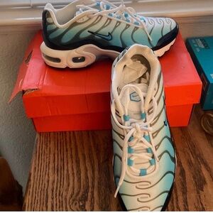 Nike Flex Plus GS in Black and White Boys